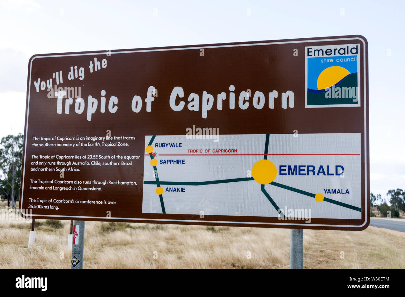 A road sign, Tropic of Capricorn line, north of Sapphire, a small town in the Queensland Central Highlands of Australia Stock Photo