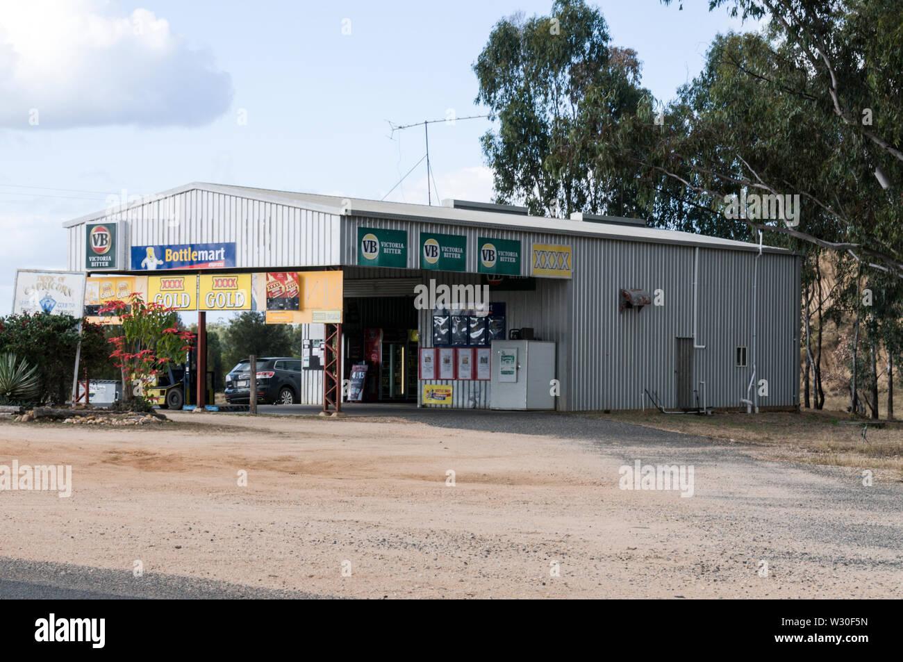 A Garage And Store Sits Exactly On The Tropic Of Capricorn Line In