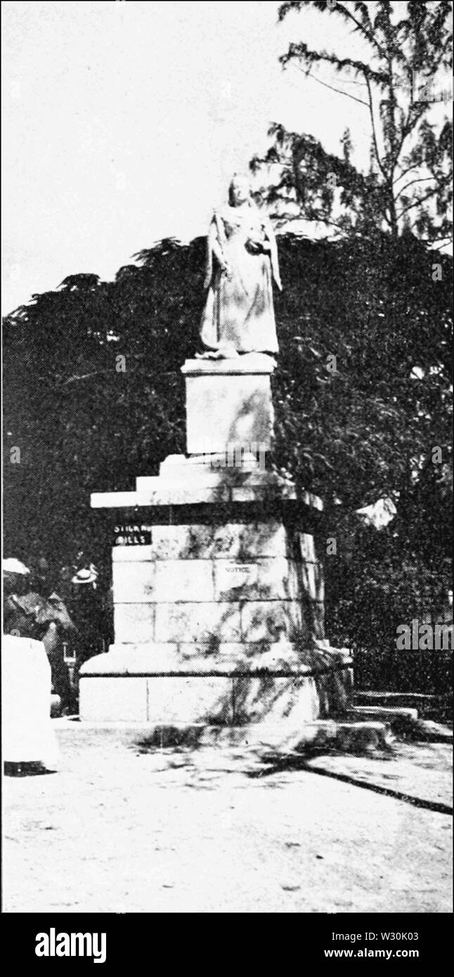 PSM V70 D400 Damaged statue of queen victoria Stock Photo Alamy