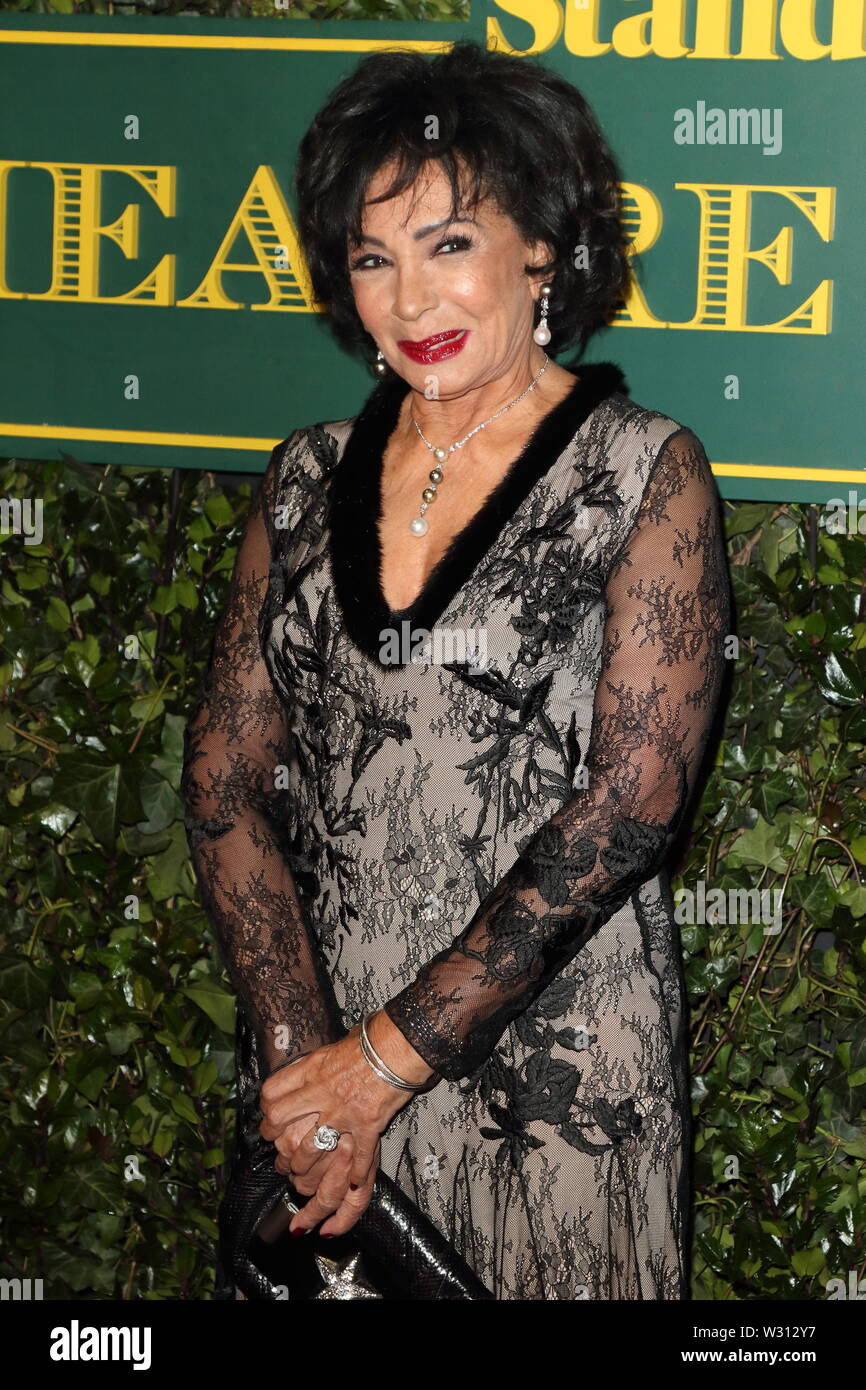 London, UK. Dame Shirley Bassey at London Evening Standard Theatre Awards at the Theatre Royal Drury Lane, Catherine Street, London on Sunday 3rd December 2017. Ref: LMK73-J1239-041217 Keith Mayhew/Landmark Media WWW.LMKMEDIA.COM Stock Photo