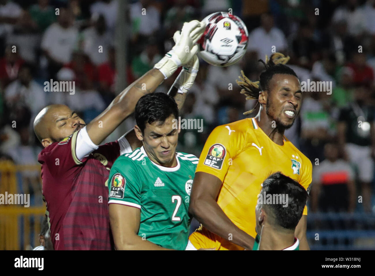 Suez, Egypt. 11th July, 2019. Cote d'Ivoire's Wilfried Zaha (R) battles for the ball with Algeria's Aissa Mandi and Rais M'Bolhi during the 2019 Africa Cup of Nations quarter final soccer match between Cote d'Ivoire and Algeria at the Suez Sports Stadium. Credit: Oliver Weiken/dpa/Alamy Live News Stock Photo