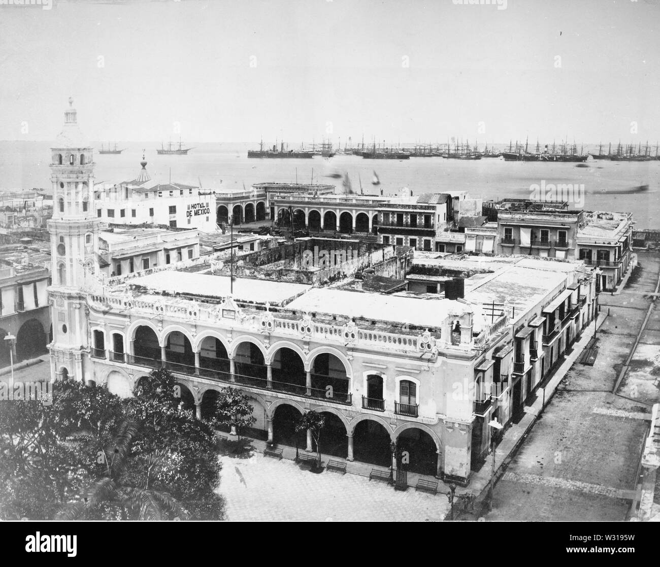 Español: Palacio de Gobierno, Puerto de Veracruz entre 1880 y 1900 Stock Photo
