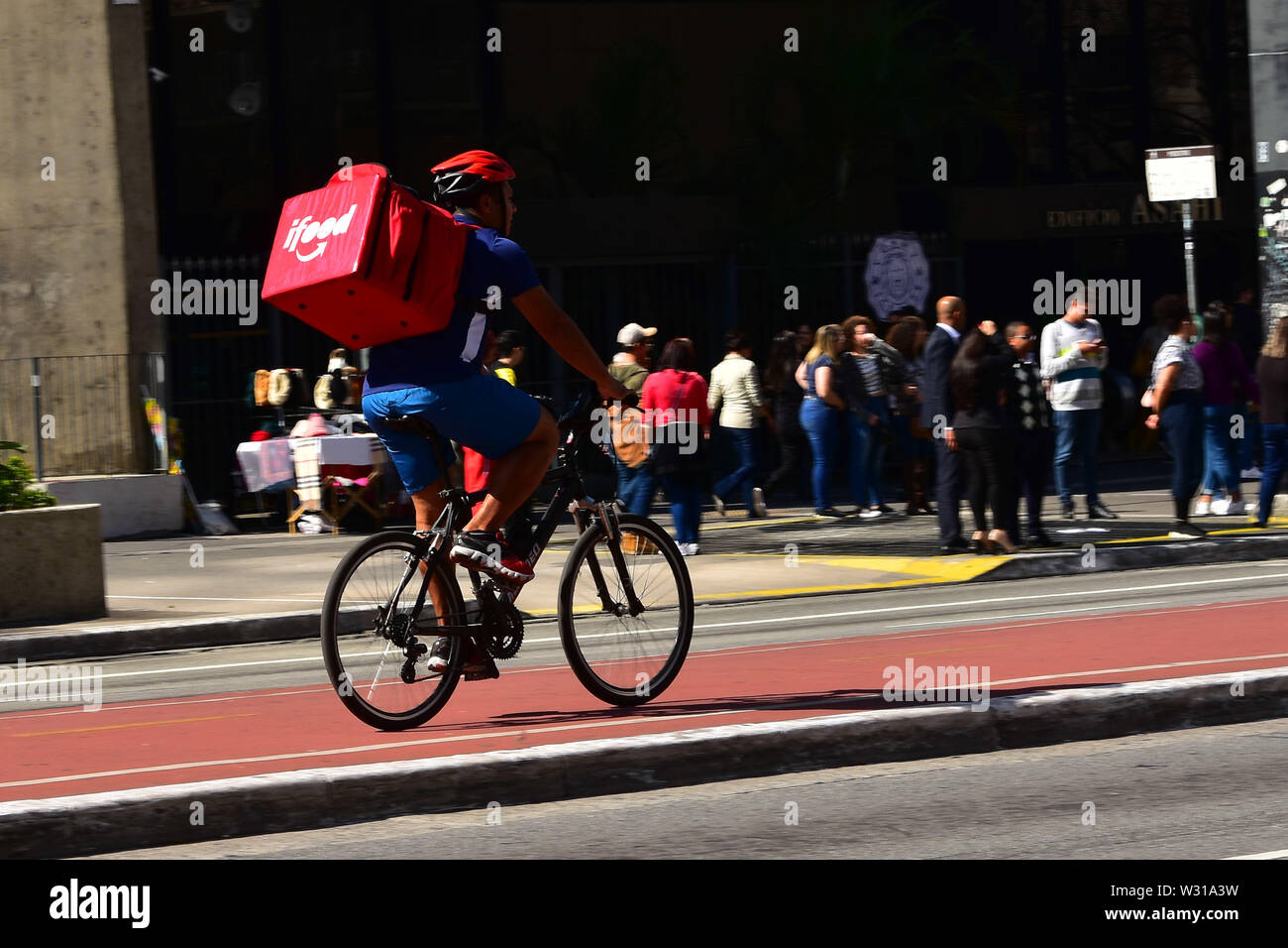 Uber rolls into online grocery delivery arena