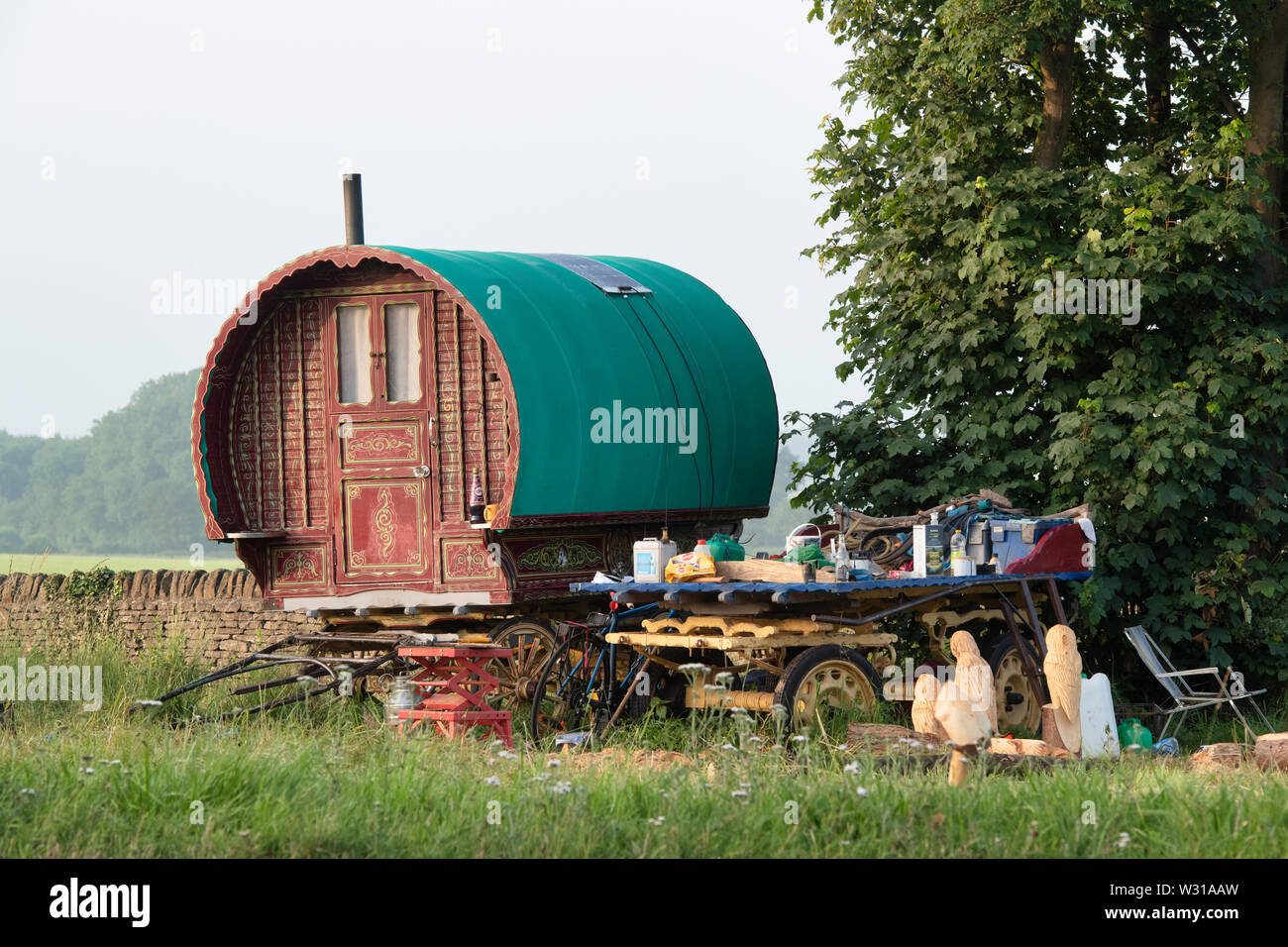 Gypsy caravan on the side of a road near Woodstock, Oxfordshire, England Stock Photo