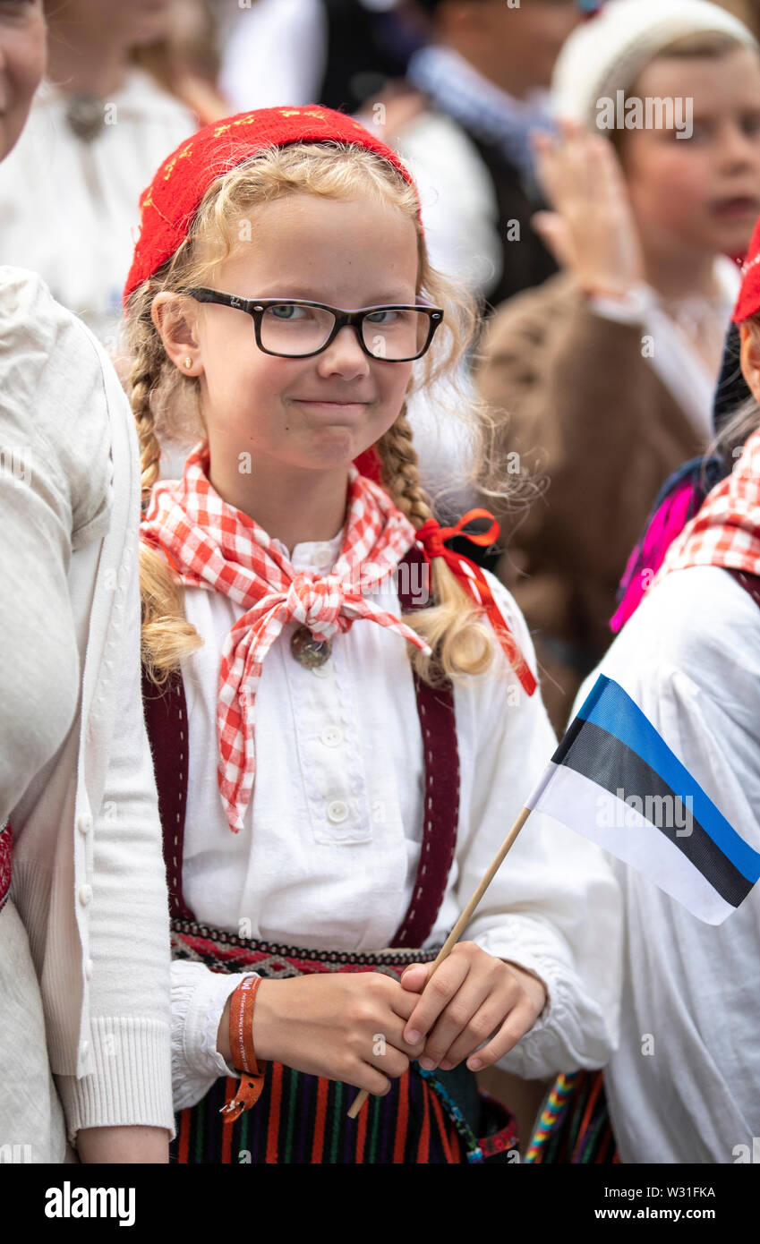 Литовские женщины. Украинская прическа женская. Латышские женщины. Эстонская внешность. Эстония люди.
