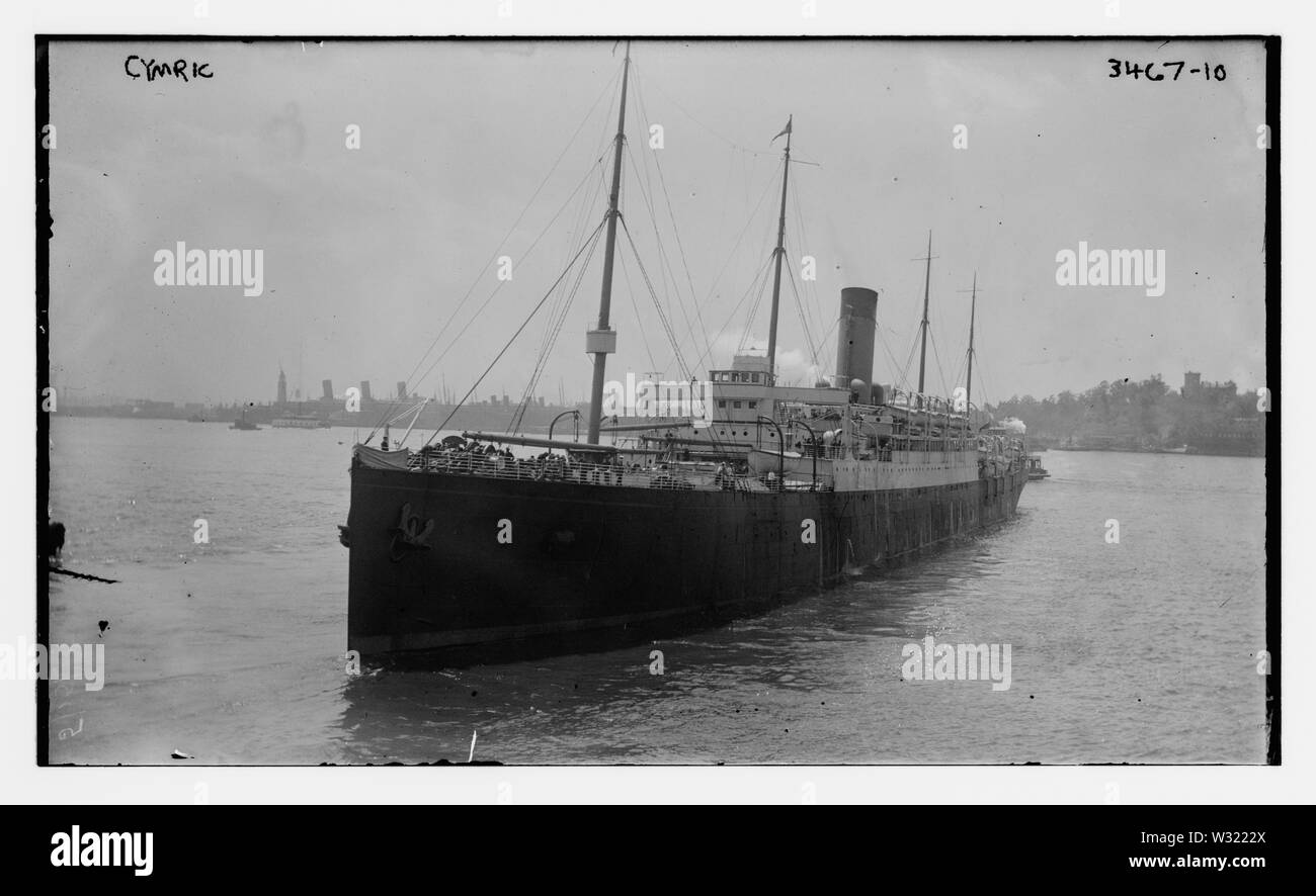 SS Cymric at New York. A steamship of the White Star Line built by Harland and Wolff in Belfast and launched on 12 October 1897. Stock Photo