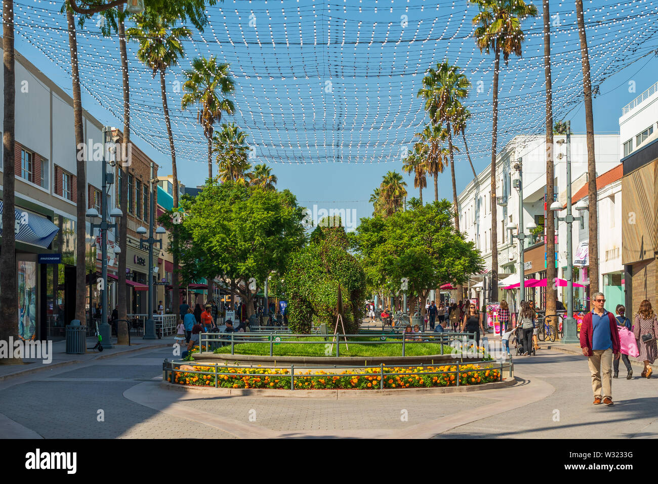 251 Nordstrom Santa Monica Place Stock Photos, High-Res Pictures, and  Images - Getty Images