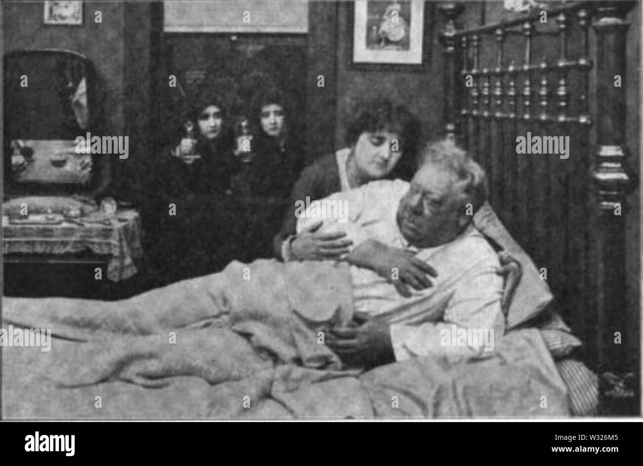 Released in 1913 hi-res stock photography and images - Alamy