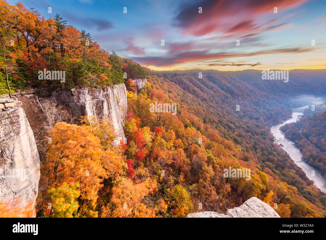 New River Gorge, West Virgnia, USA autumn morning lanscape at the Endless Wall. Stock Photo