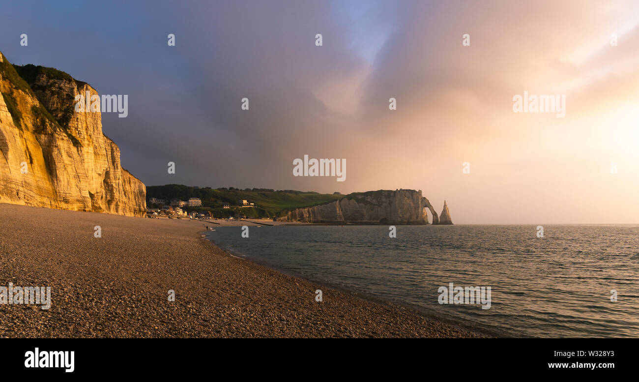 Scenic landscape of Etretat cliffs, falaise d'Aval, at dusk or sunset ...