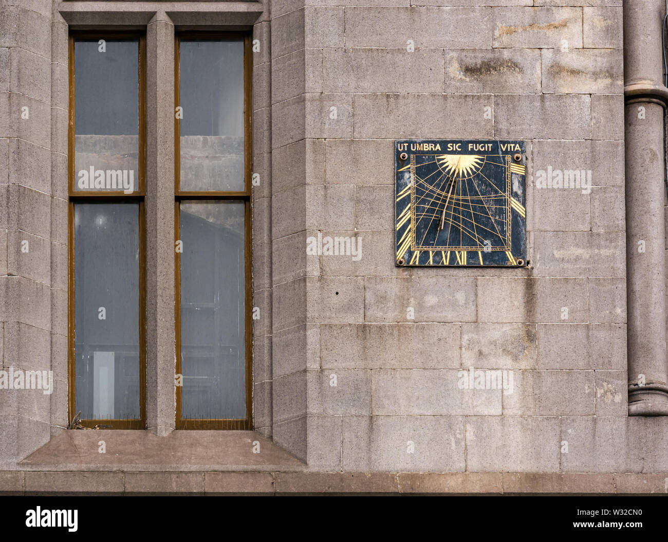 Wall sundial with Latin inscription, Aberdeen Sheriff Court, Castle Street, Aberdeen, Scotland, UK Stock Photo