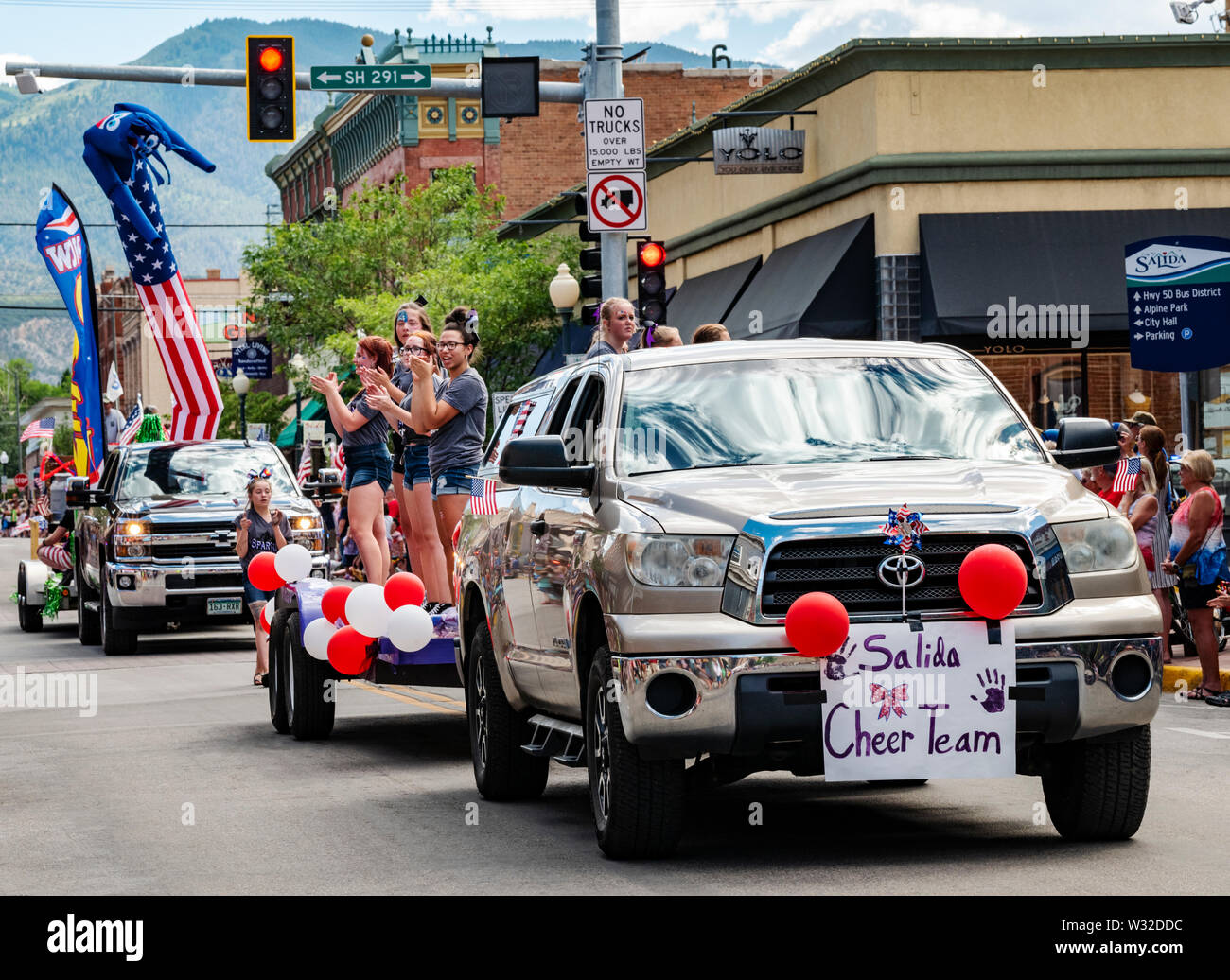 High school cheerleaders ride float in annual Fourth of July Parade