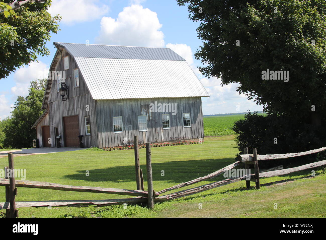 Tin Roof Barn Stock Photo Alamy