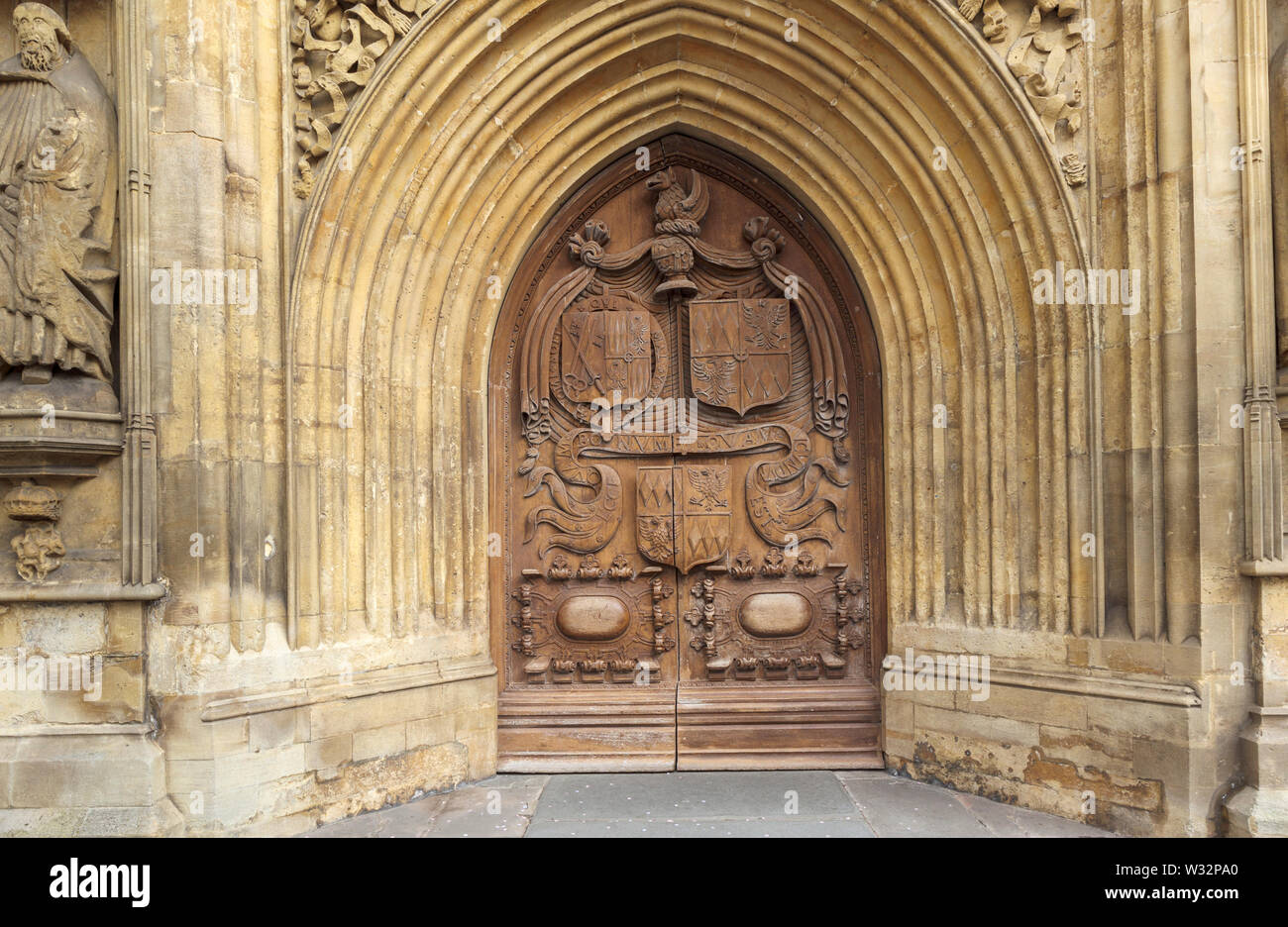 Wooden West doors dating from 1611 with inscription and crests, Bath Abbey in the centre of Bath, the largest city in Somerset, south-west England, UK Stock Photo