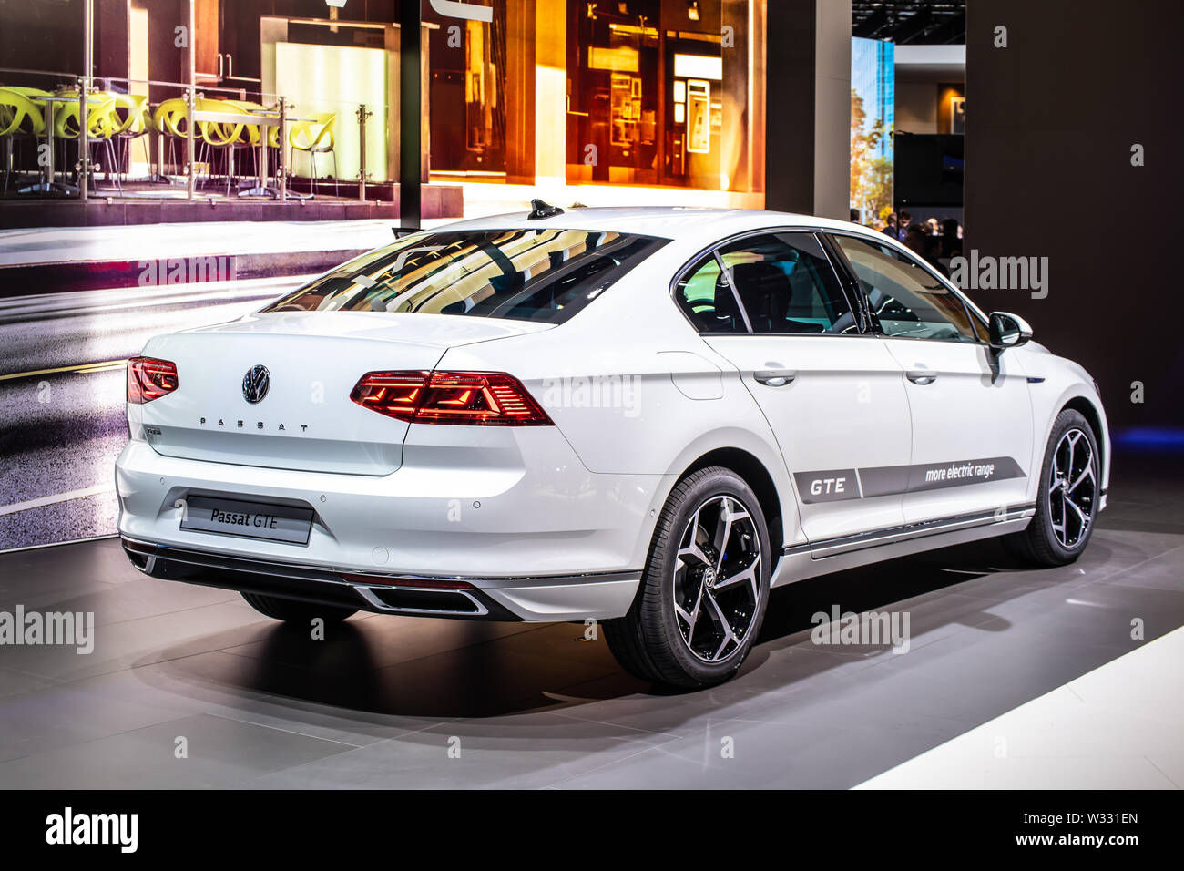 White vw passat hi-res stock photography and images - Alamy