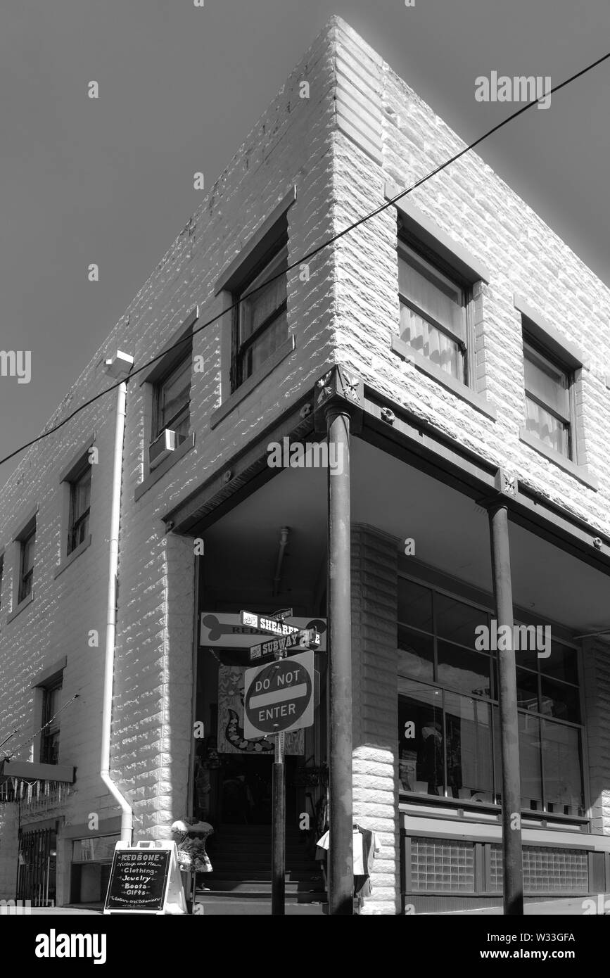 The textural and cool Allen Block building houses Redbone boutique on the ground floor and the Canyon Rose Suites upstairs in old mining town of Bisbe Stock Photo
