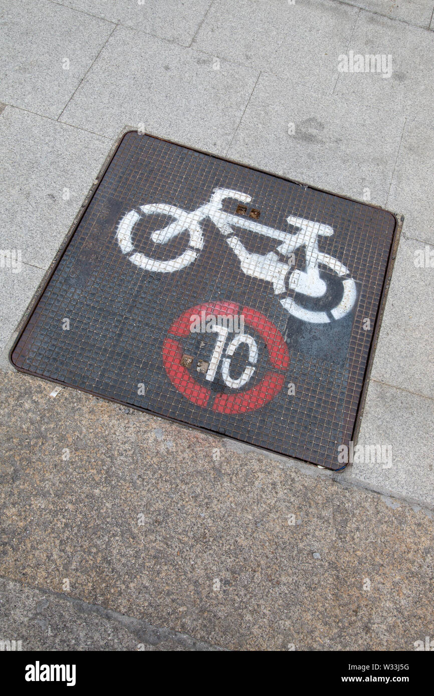 Cycle Lane Sign on Pavement Stock Photo Alamy
