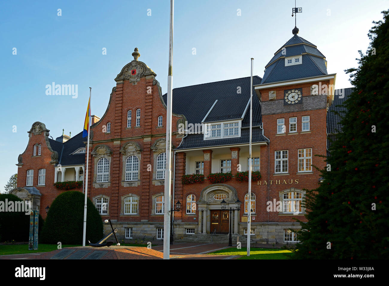 papenburg, niedersachsen/germany - october 10, 2018: papenburg city hall building of 1913 at hauptkanal rechts Stock Photo