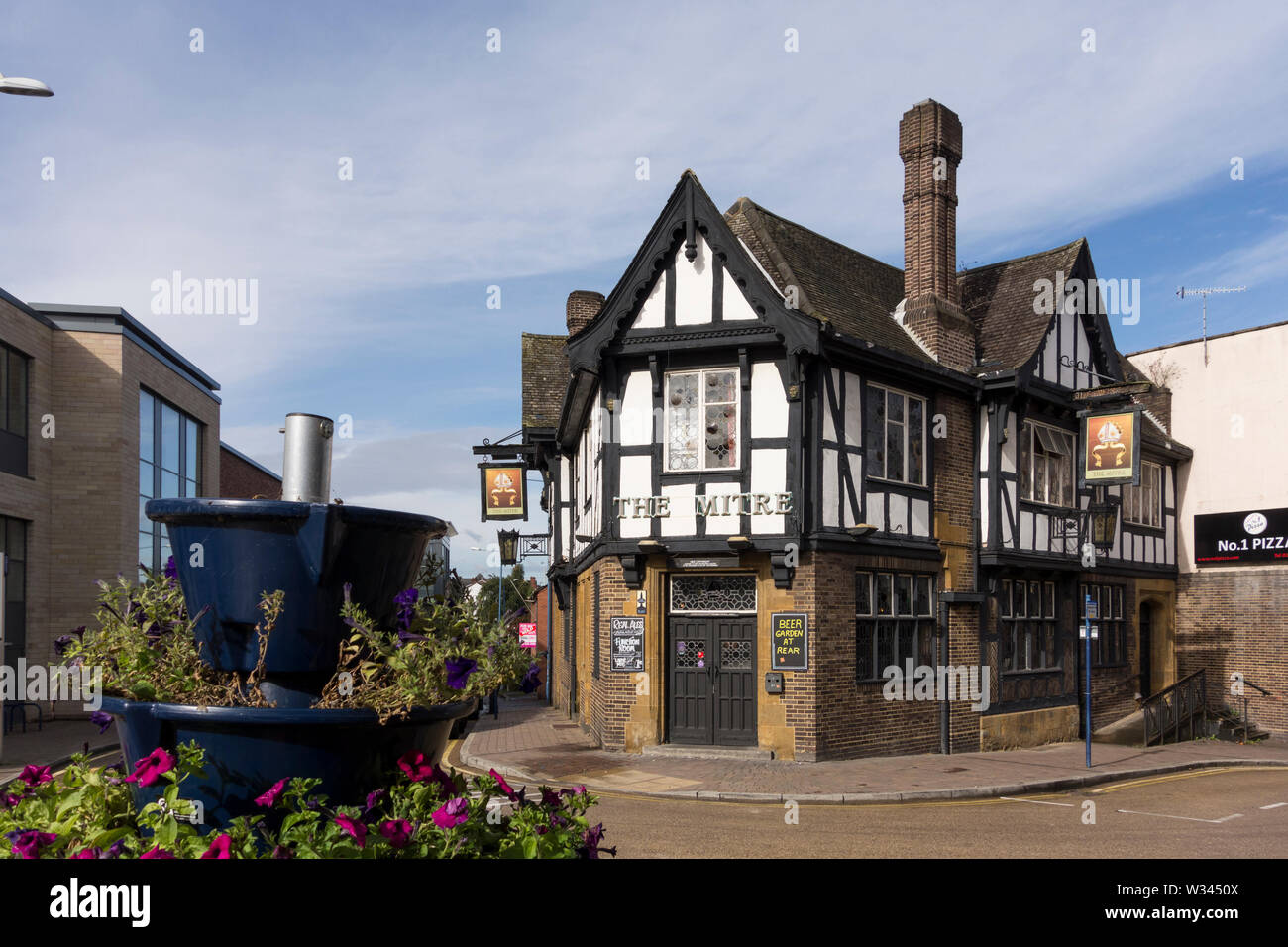 The Mitre Pub Restaurant, Stourbridge, West Midlands, UK Stock Photo