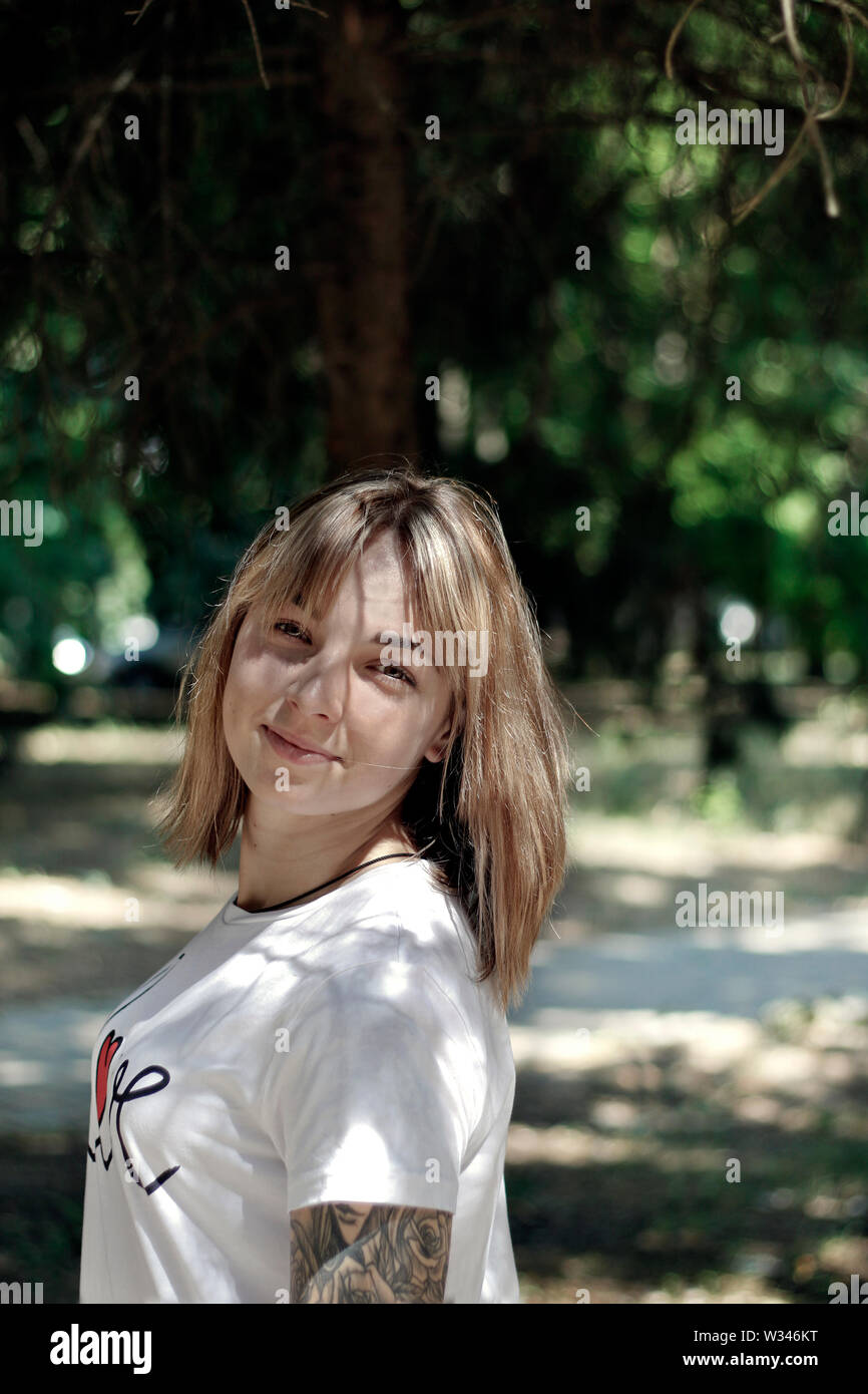 portrait of a pretty girl smiling in the camera Stock Photo - Alamy