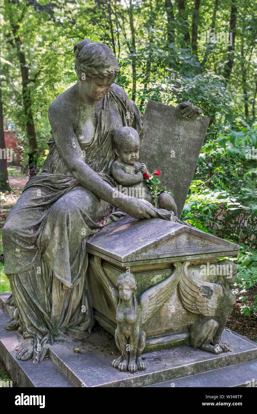 Gravestone, female figure, mother with child on sarcophagus, Alter Nordlicher cemetery, Munich, Upper Bavaria, Bavaria, Germany Stock Photo