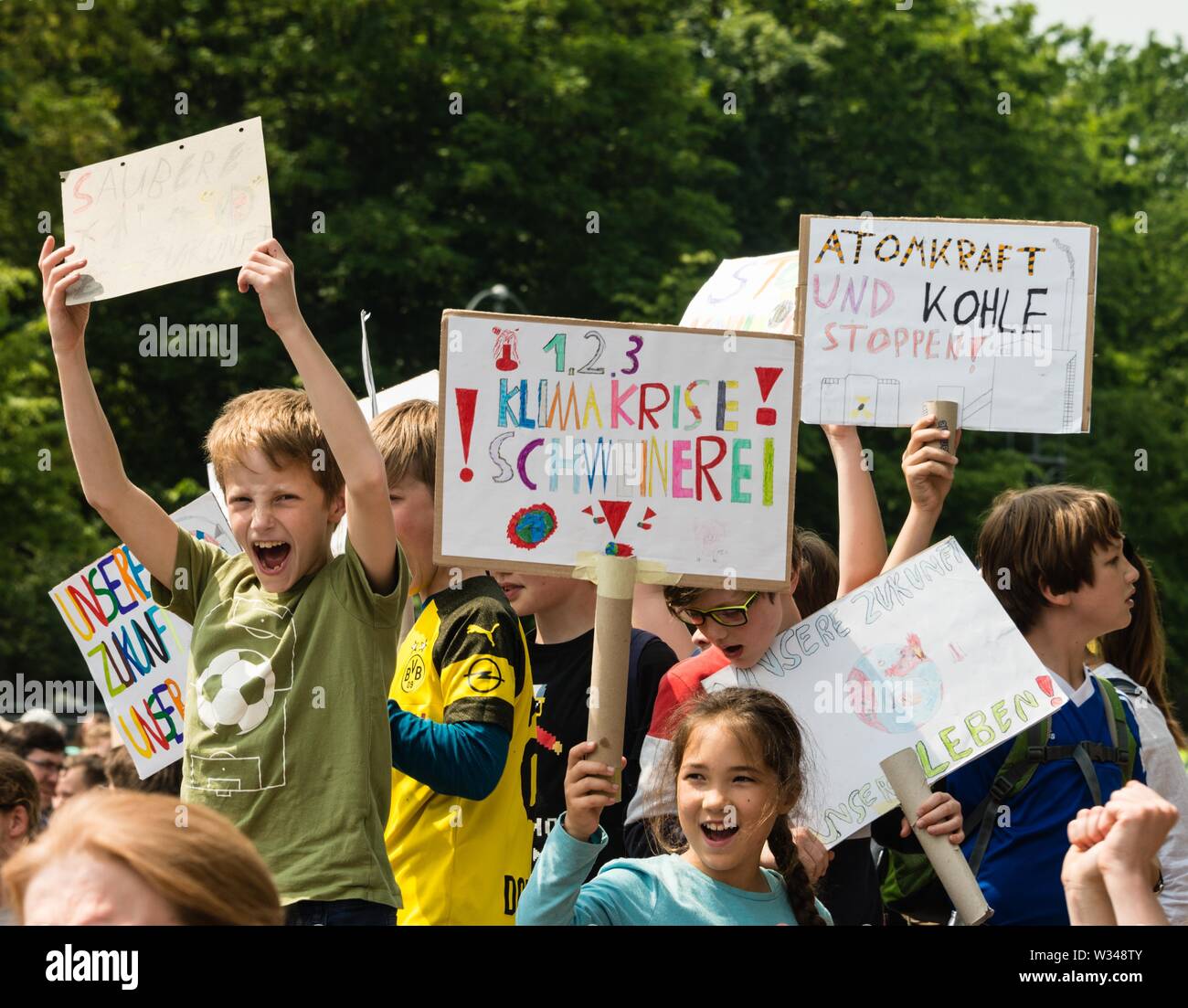 Fridays for Future, demonstration of pupils with signs against climate change on 24 May 2019, climate protection, global warming, coal withdrawal Stock Photo
