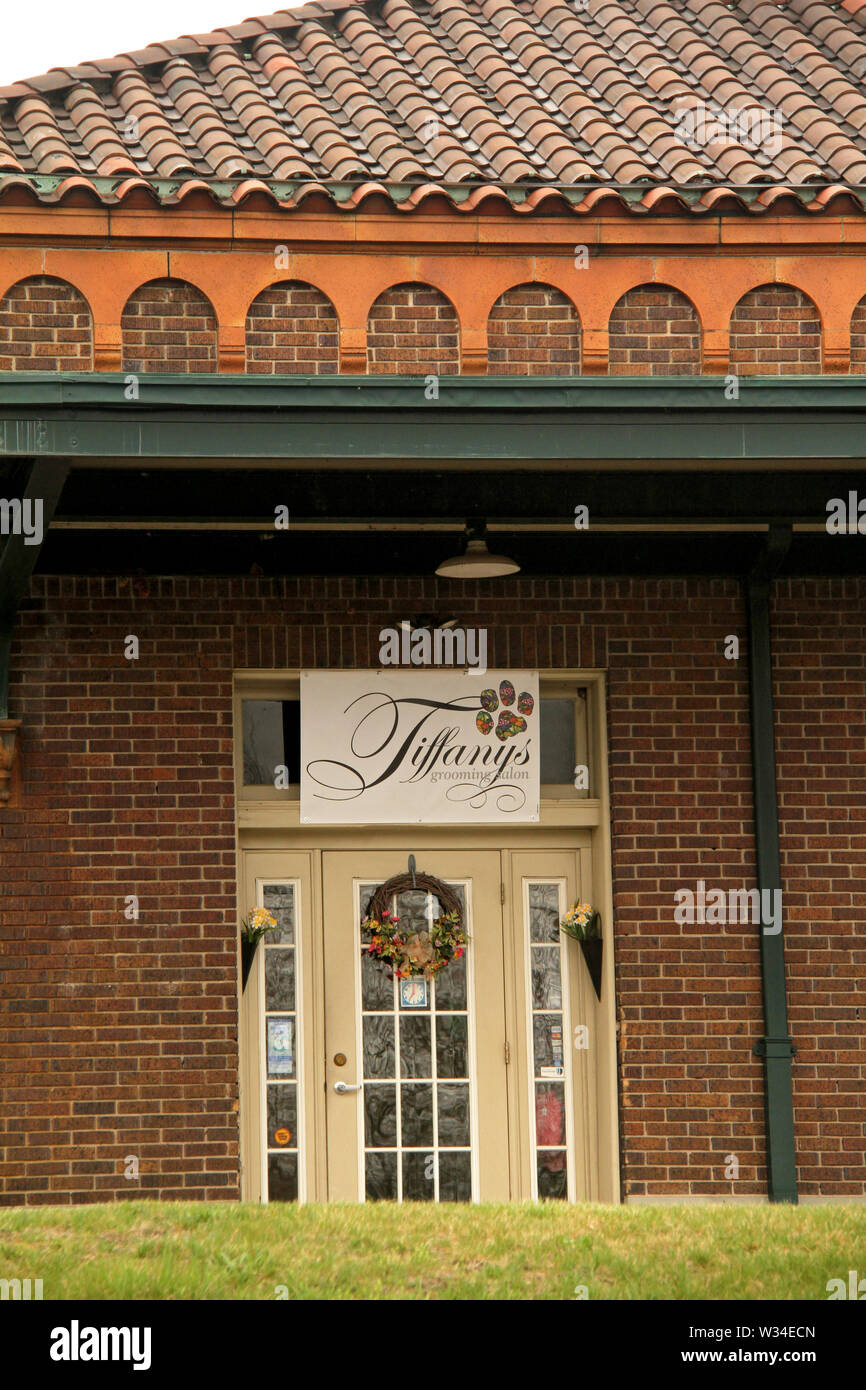 Tiffanys grooming salon hires stock photography and images Alamy