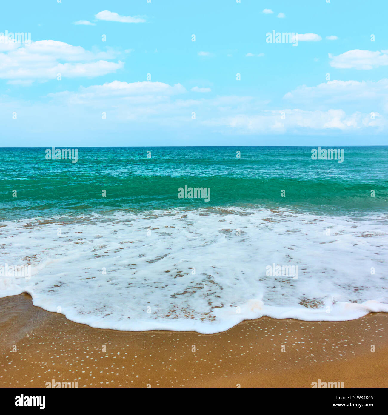 Empty sandy beach ocean waves hi-res stock photography and images - Alamy