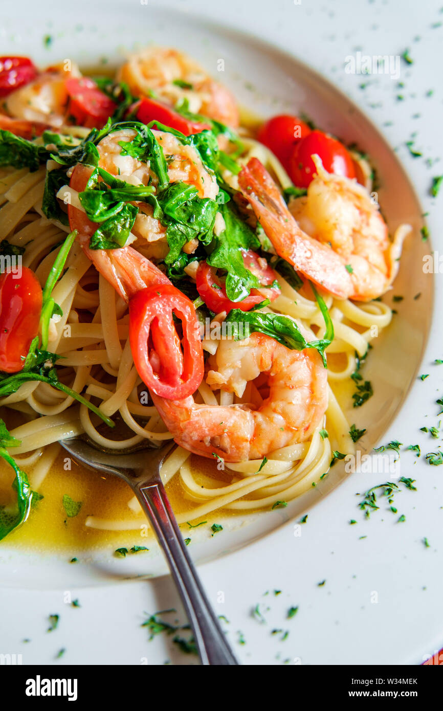 Italian shrimp with linguine Gamberoni Aglio e Olio Stock Photo - Alamy