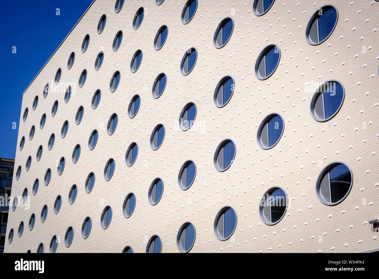 Round modern building hi-res stock photography and images - Alamy