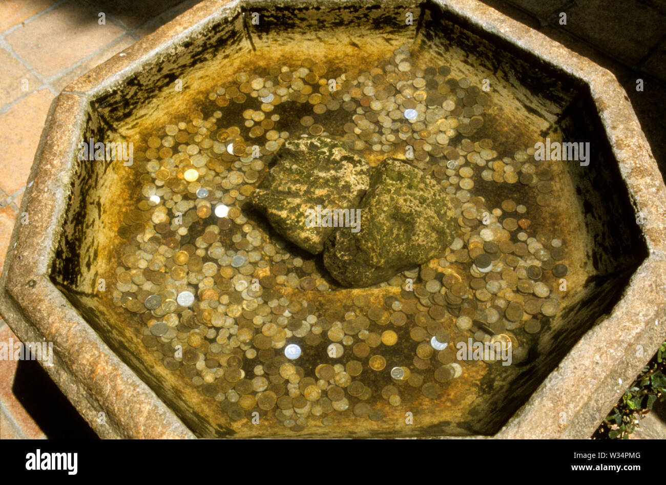 Wishing Well Money Stock Photos & Wishing Well Money Stock Images Alamy
