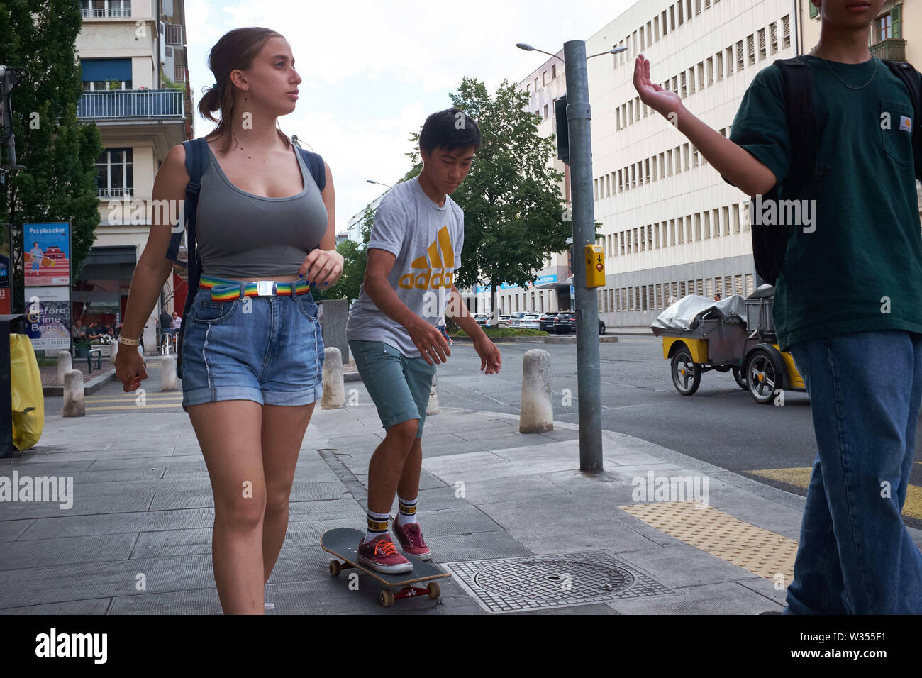 Skateboarding girl hi-res stock photography and images - Alamy