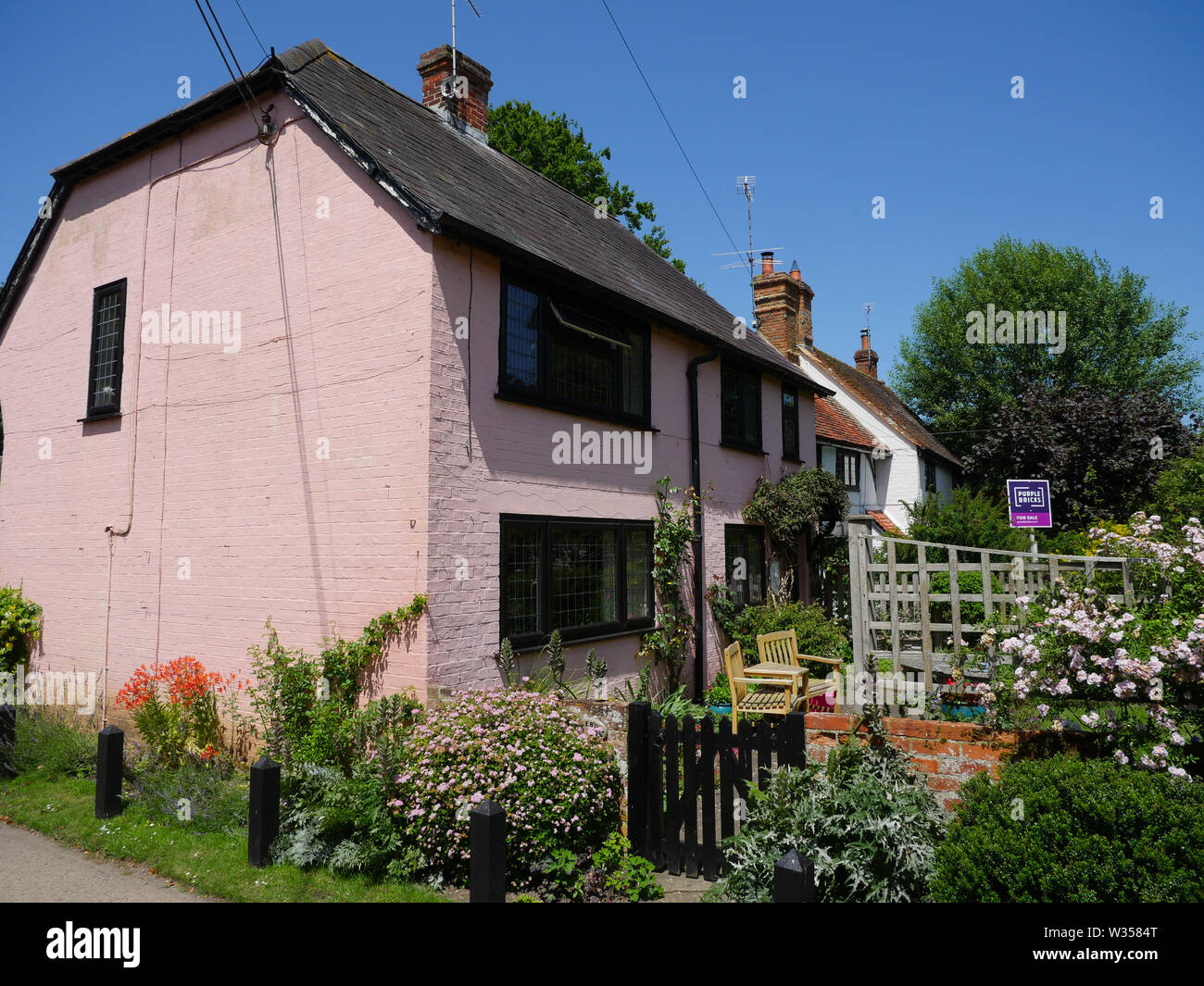 Purple Bricks for Sales Sign, North Stoke, Oxfordshire, England, UK, GB. Stock Photo
