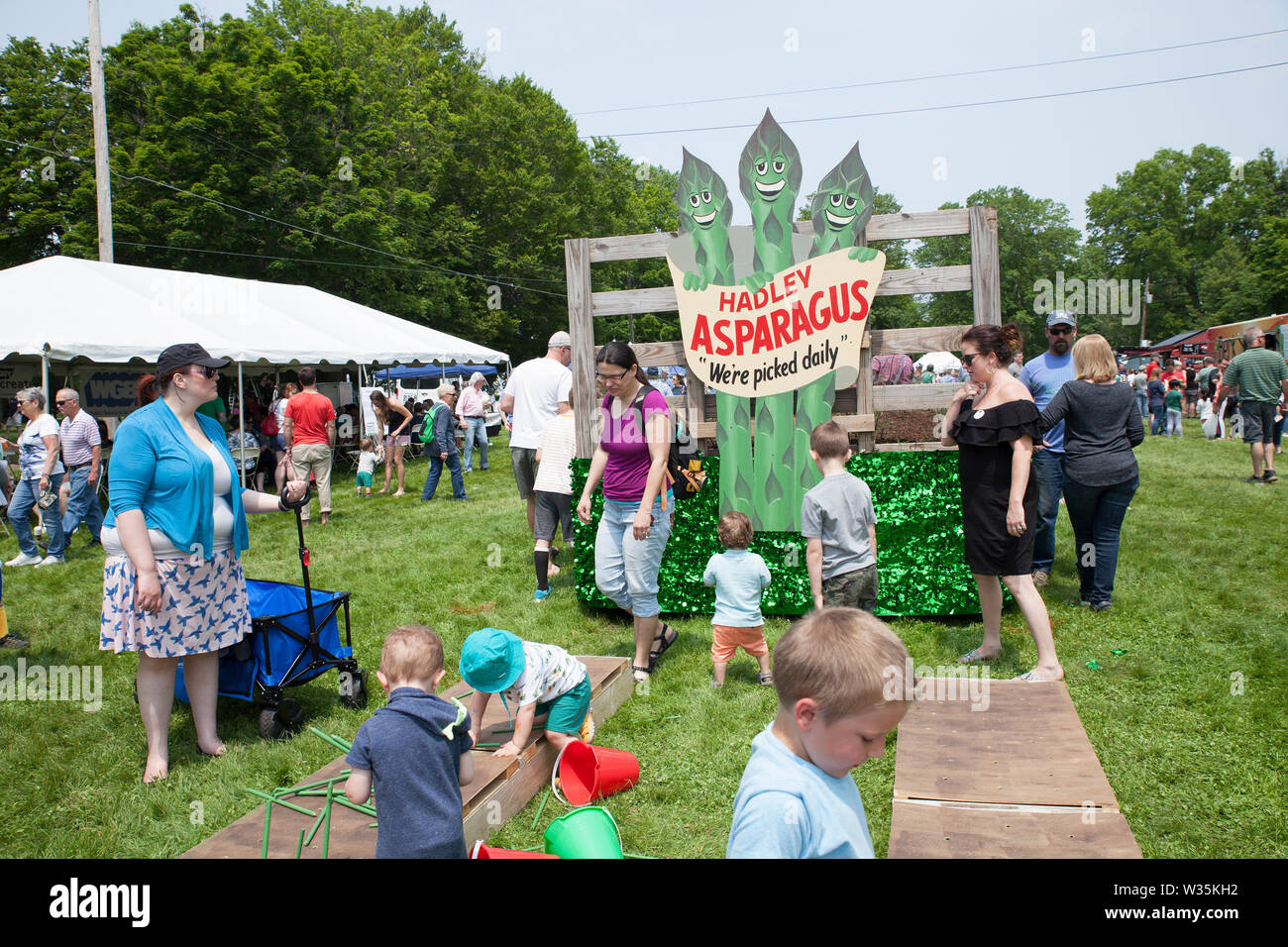 Asparagus festival hires stock photography and images Alamy