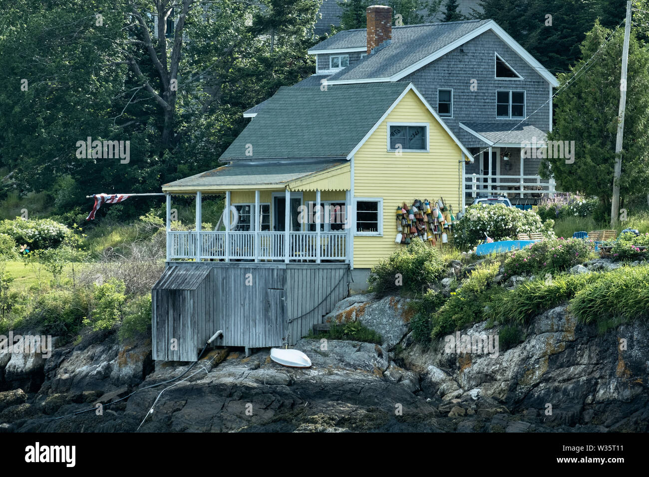 A traditional cottage on the waterfront in Five Islands Harbor