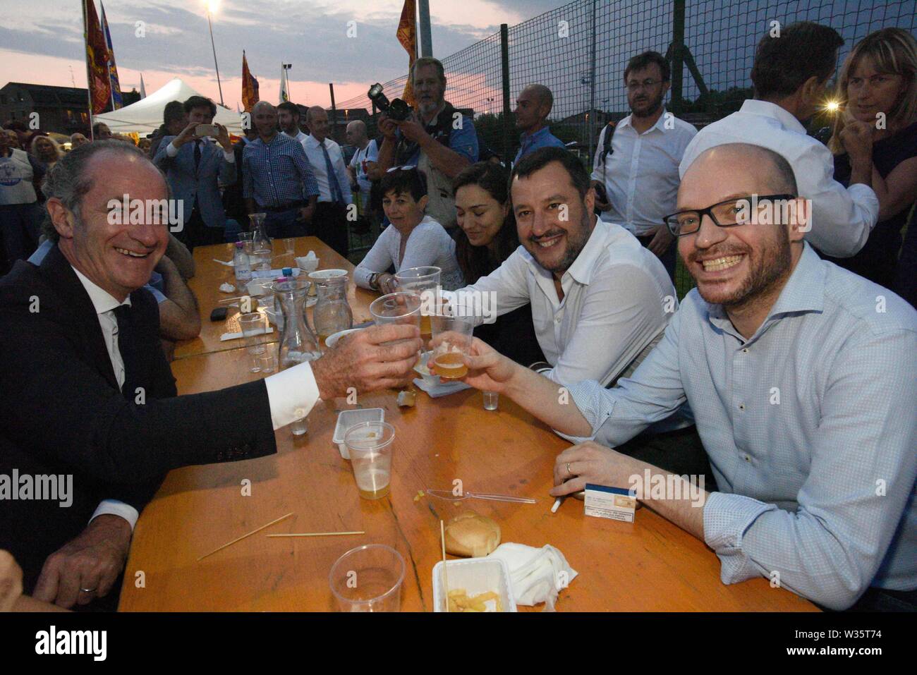 Oppeano, Italia. 12th July, 2019. Foto Stefano Cavicchi/LaPresse12/07/2019 Oppeano/Verona/ItaliaPoliticaMatteo Salvini alla festa della Lega Nord a OppeanoNella Foto: Il Ministro Matteo Salvini in provincia di Verona alla festa della Lega ad Oppeano con la fidanzata Francesca Verdini, qui un brindisi con Luca Zaia e Lorenzo FontanaFoto Stefano Cavicchi/Lapresse12/07/2019 Oppeano/Verona/ItalyPoliticsMatteo Salvini with his girlfriend Francesca Verdini in Oppeano for Lega party feast Credit: LaPresse/Alamy Live News Stock Photo