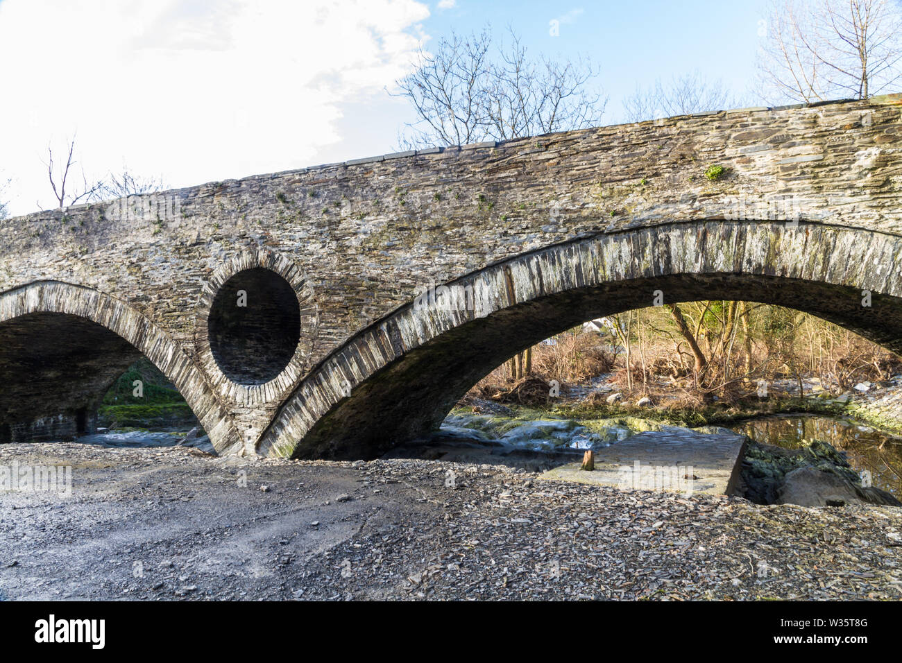 Arch of old Cenarth Bridge, Newcastle Emlyn, Carmarthenshire, Wales, UK Stock Photo