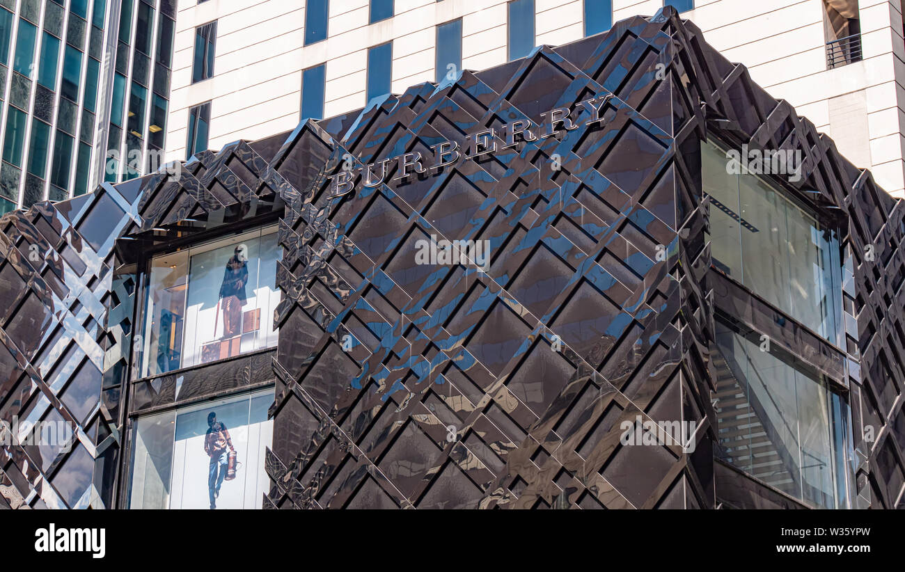 Burberry store at Michigan Avenue in Chicago - CHICAGO, USA - JUNE 11, 2019  Stock Photo - Alamy