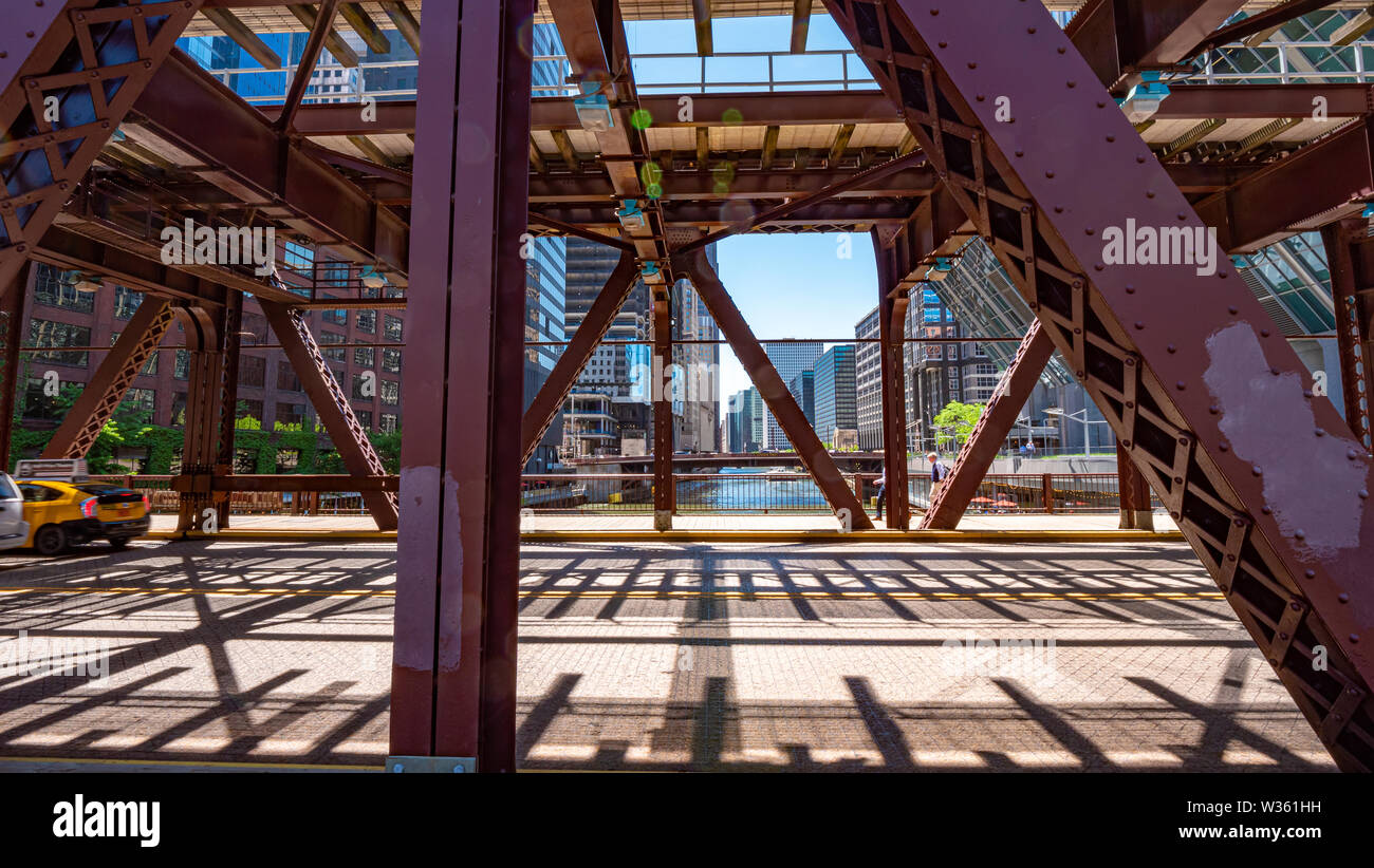 Chicago bridges hi-res stock photography and images - Alamy