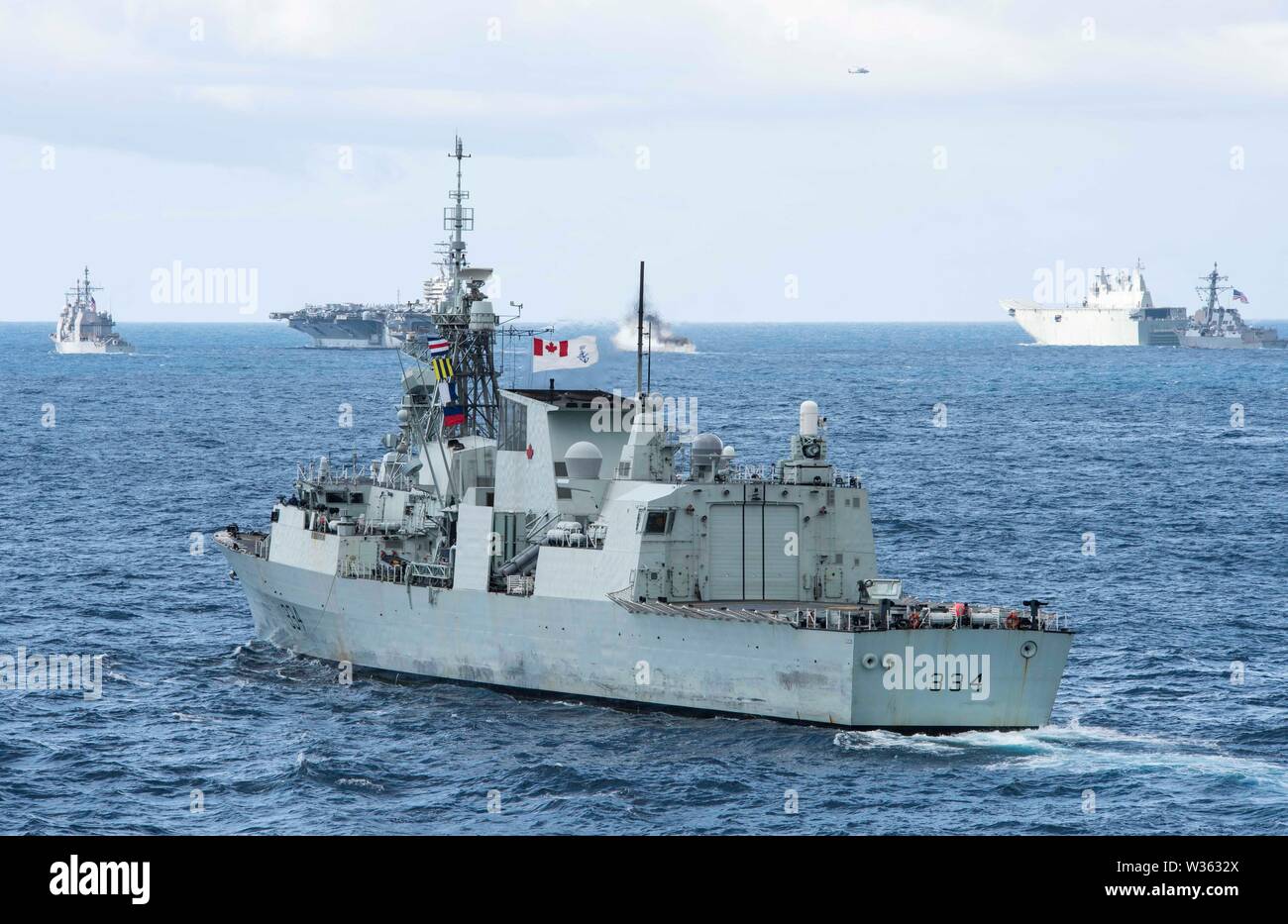 190711-N-DX072-1028 TASMAN SEA (July 11, 2019) The Royal Canadian Navy Halifax-class frigate HMCS Regina (FFH 334) transits with the amphibious transport dock ship USS Green Bay (LPD 20) in a photo exercise (PHOTOEX) during Talisman Sabre 2019. Green Bay, part of the Wasp Expeditionary Strike Group, with embarked 31st Marine Expeditionary Unit, is currently participating in Talisman Sabre 2019 off the coast of Northern Australia. A bilateral, biennial event, Talisman Sabre is designed to improve U.S. and Australian combat training, readiness and interoperability through realistic, relevant tra Stock Photo