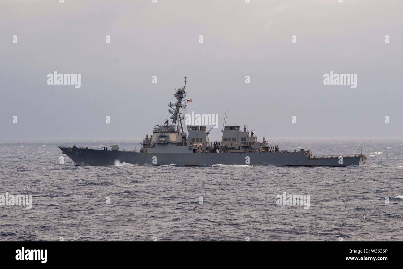 190708-N-RJ834-0006  ATLANTIC OCEAN (July 8, 2019) The Arleigh Burke-class guided-missile destroyer USS Ramage (DDG 61) transits the Atlantic Ocean. Ramage is underway conducting a composite training unit exercise  with the Harry S. Truman Carrier Strike Group. (U.S. Navy photo by Mass Communication Specialist 2nd Class Tamara Vaughn/Released) Stock Photo