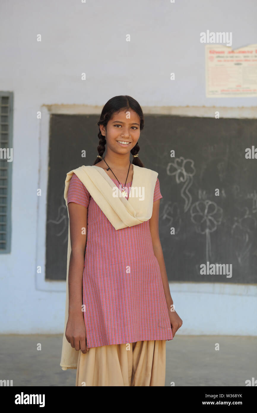 Indian girl portrait 13 years hi-res stock photography and images - Alamy