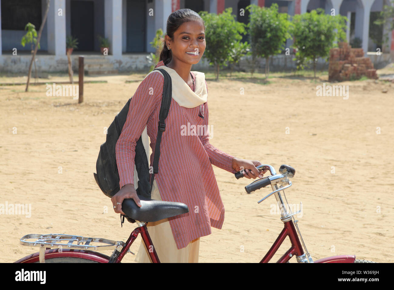 Rural indian school girl on bicycle hi-res stock photography and images ...