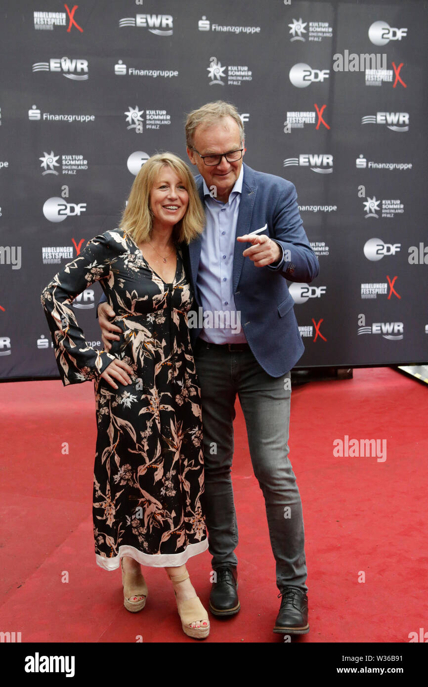 page 3 german tv journalist high resolution stock photography and images alamy