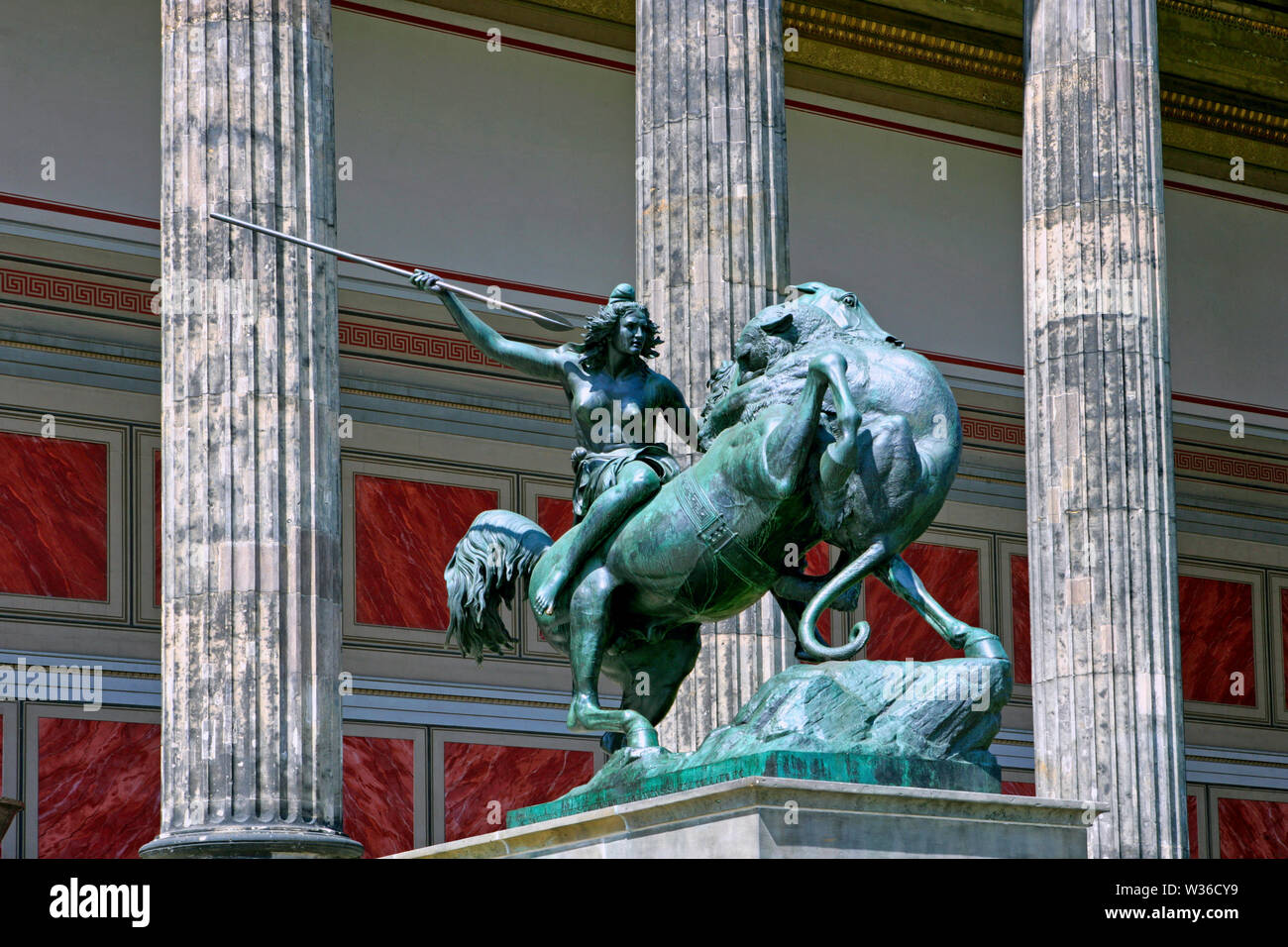 Amazon statue hi-res stock photography and images - Alamy