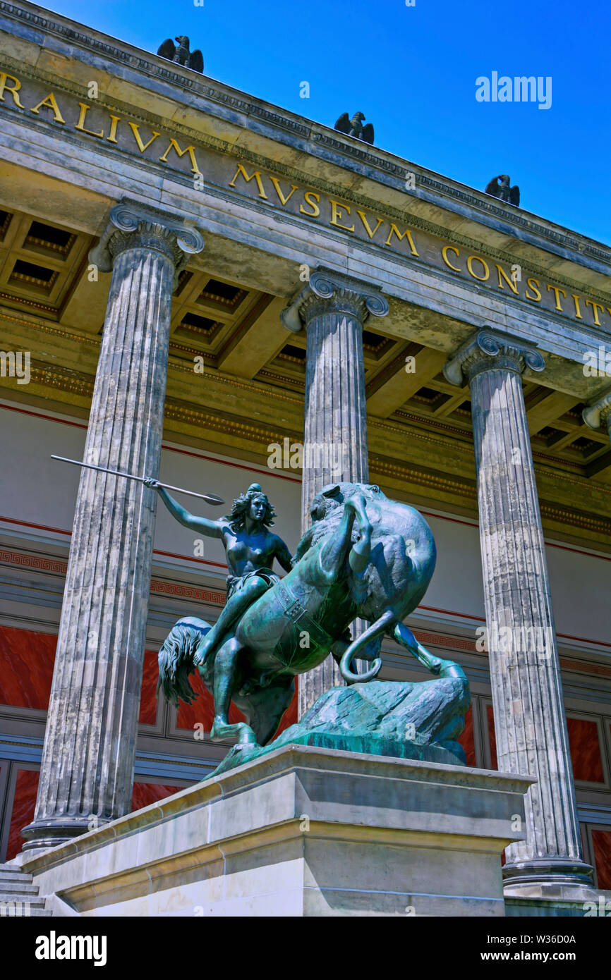 Fighting Amazon statue outside Altes Museum, Berlin, Germany, Europe Stock  Photo - Alamy