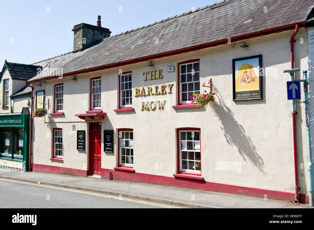 The Barley Mow pub in the town centre at Builth Wells Powys Wales UK Stock Photo
