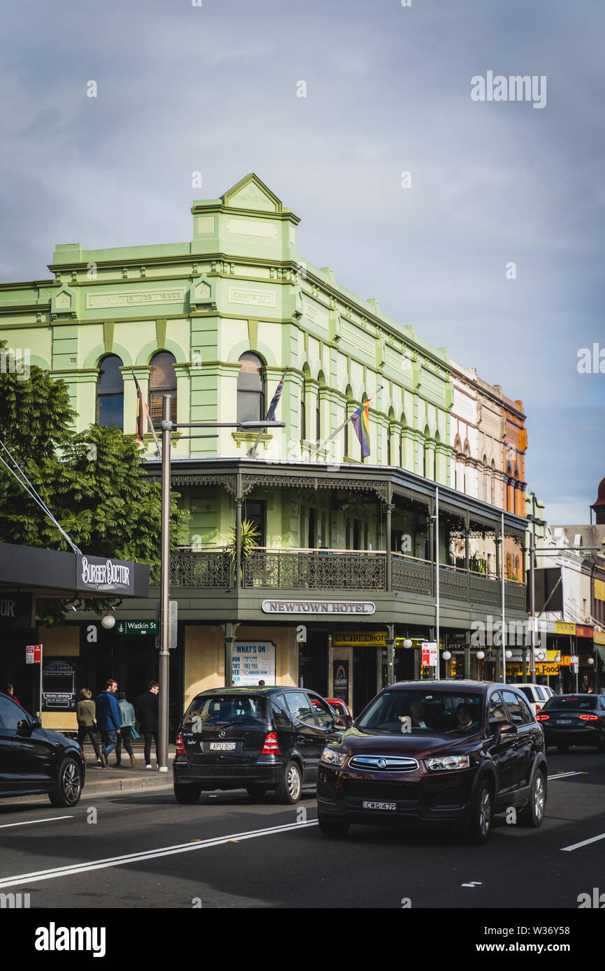 Sydney, New South Wales, Australia - JUNE 23rd, 2018: Weekend traffic driving past the Newtown Hotel on King Street. Stock Photo