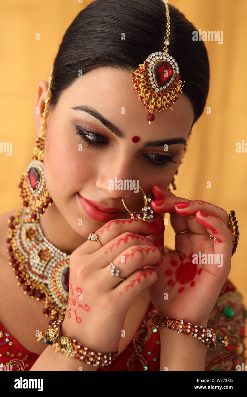 Indian bride adjusting her nose ring Stock Photo Alamy