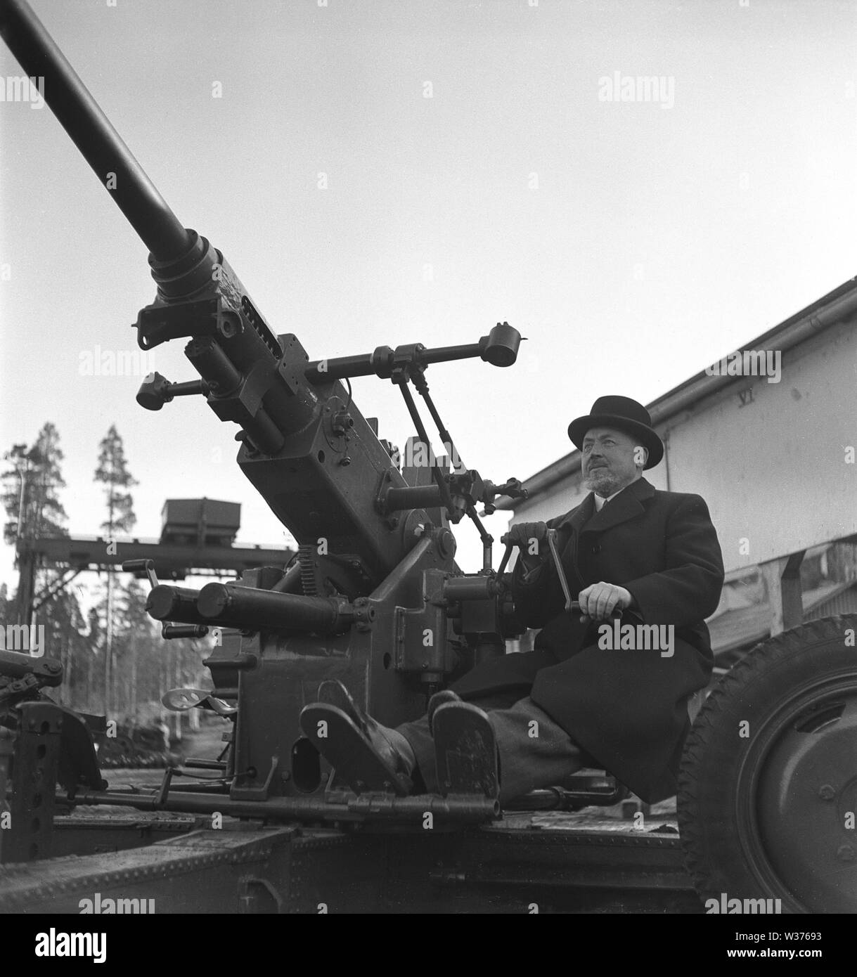 Arms manufacturing. The technical director Victor Hammar of Swedish arms manufacturer Bofors is trying their anti-aircraft canon. He was responsible for many of the company's constructions and contributed to Bofors success and world leading arms manufacturer.  Sweden 1942. Kristoffersson ref A7-3 Stock Photo